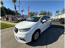 2023 Chrysler Pacifica Touring L Van 4D