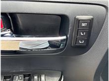 Vehicle Thumb #17
