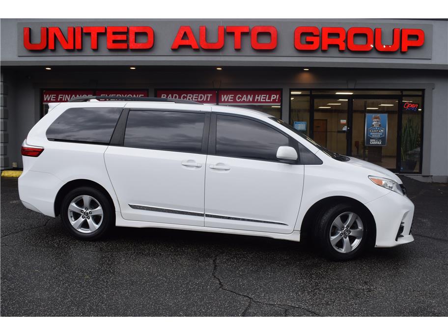 2018 Toyota Sienna from United Auto Group