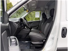 Vehicle Thumb #15