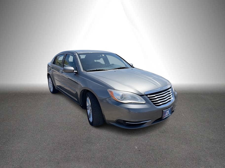 2013 Chrysler 200 Touring Sedan 4D - photo 2
