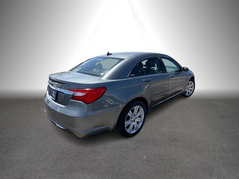 2013 Chrysler 200 Touring Sedan 4D - photo 8