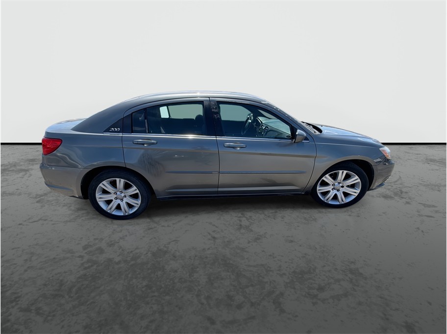 2013 Chrysler 200 Touring Sedan 4D - photo 9