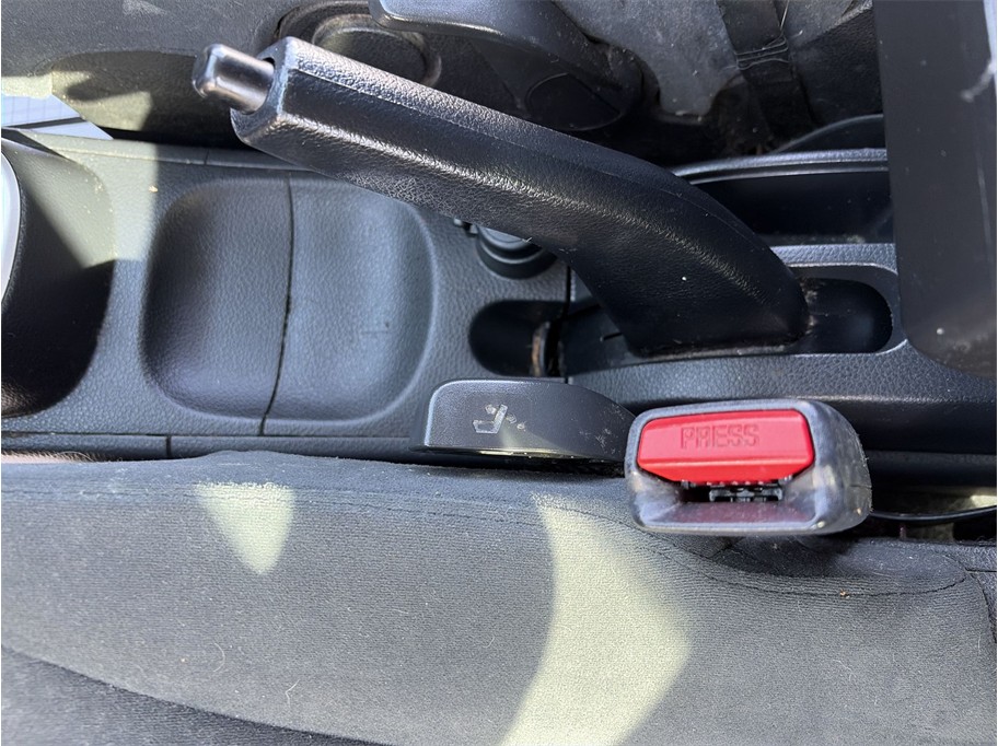 2010 Nissan Versa S Hatchback 4D - photo 14