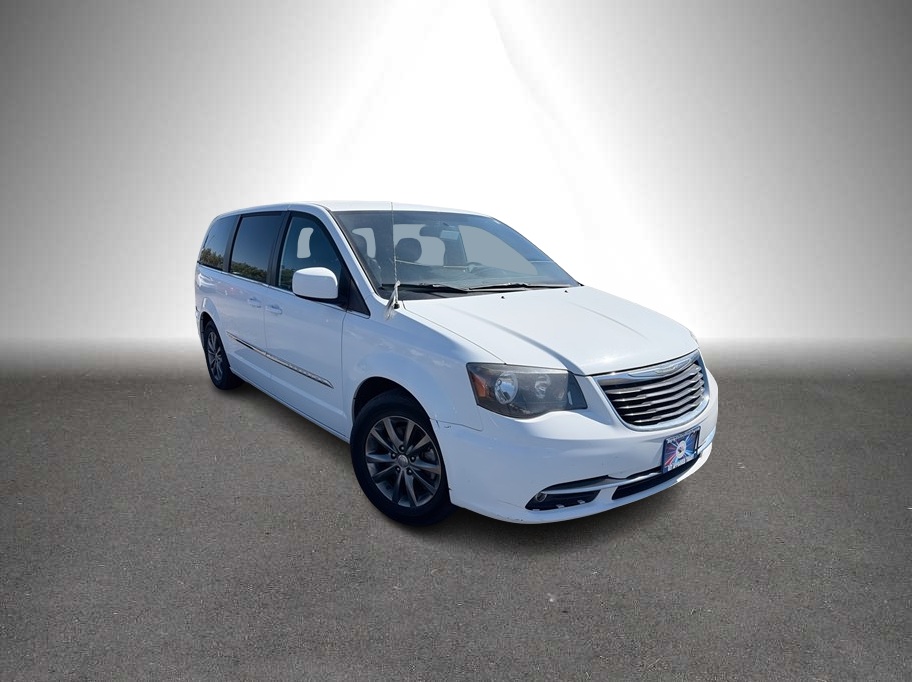 2015 Chrysler Town & Country photo 2