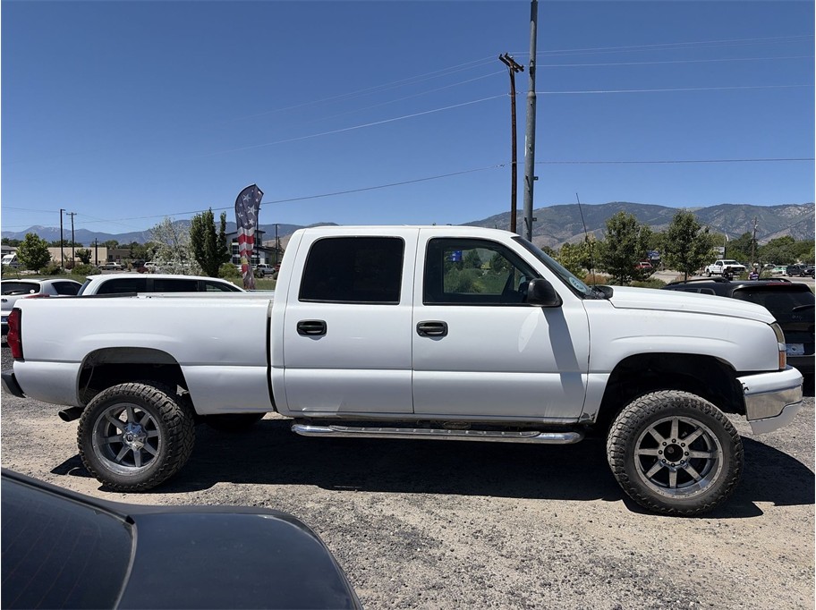 2003 Chevrolet Silverado 1500 HD Crew Cab photo 9