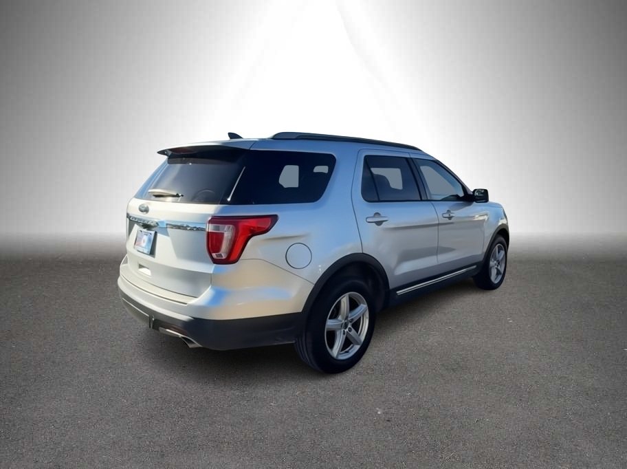 2018 Ford Explorer XLT Sport photo 2