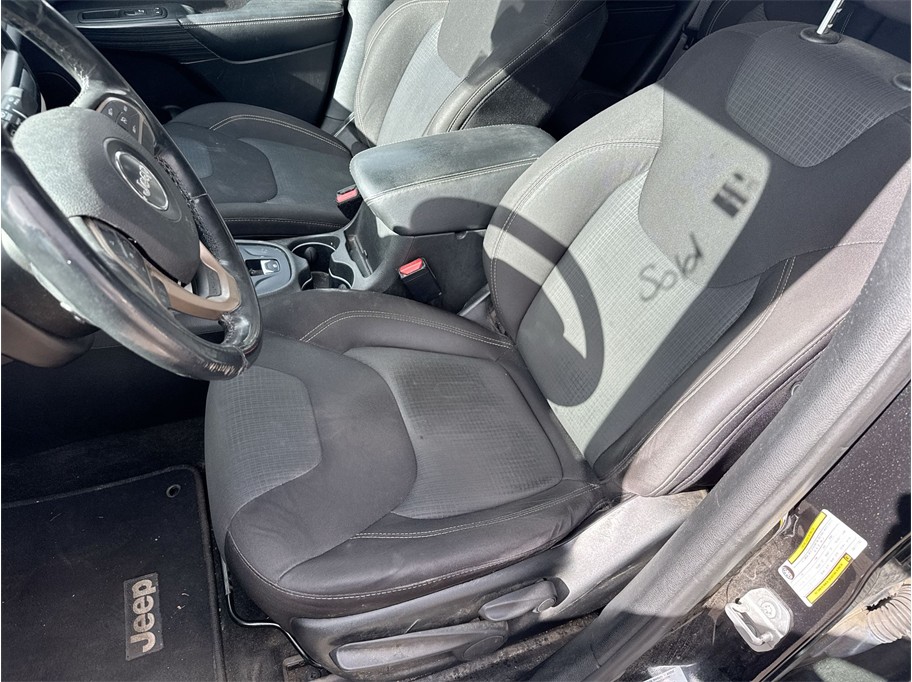 2016 Jeep Cherokee Latitude Sport Utility 4D - photo 13