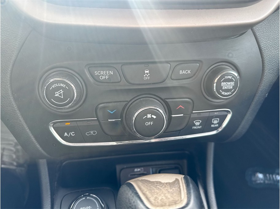 2016 Jeep Cherokee Latitude Sport Utility 4D - photo 15