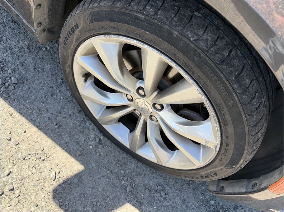 2015 Chrysler 200 photo 10