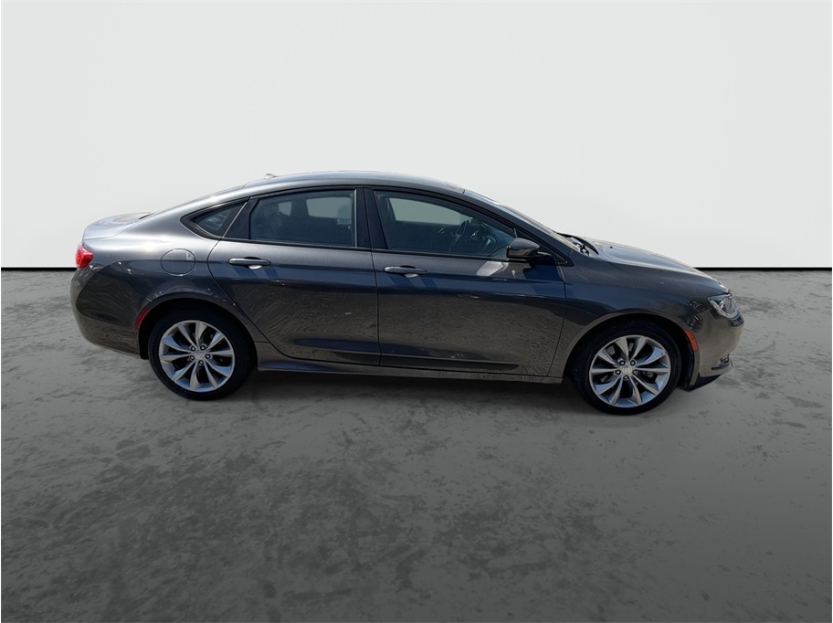 2015 Chrysler 200 photo 9