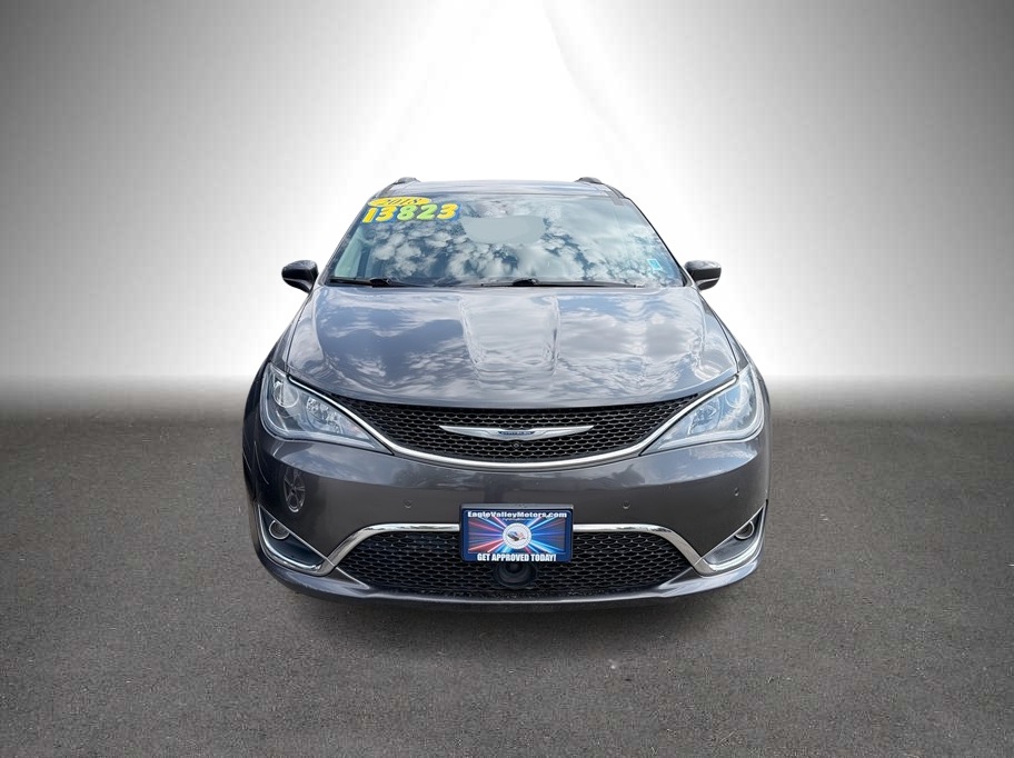 2018 Chrysler Pacifica photo 3