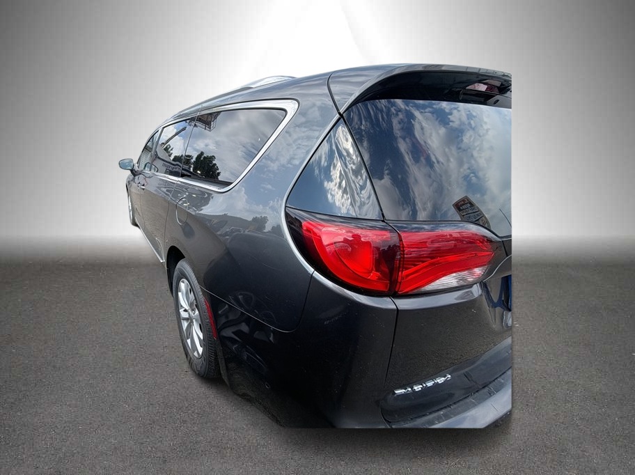 2018 Chrysler Pacifica photo 6