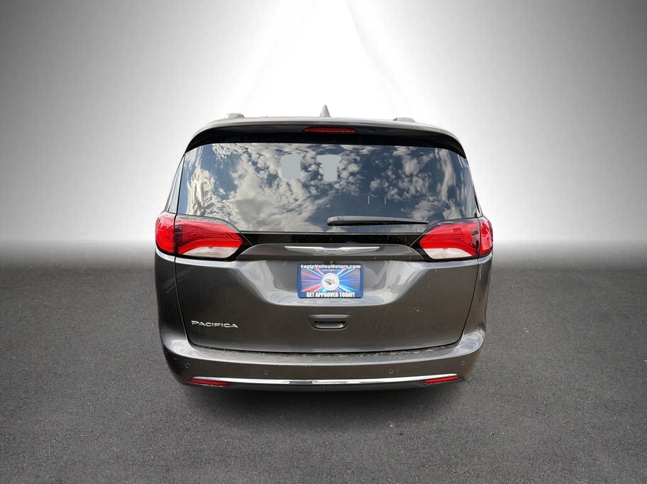 2018 Chrysler Pacifica photo 7