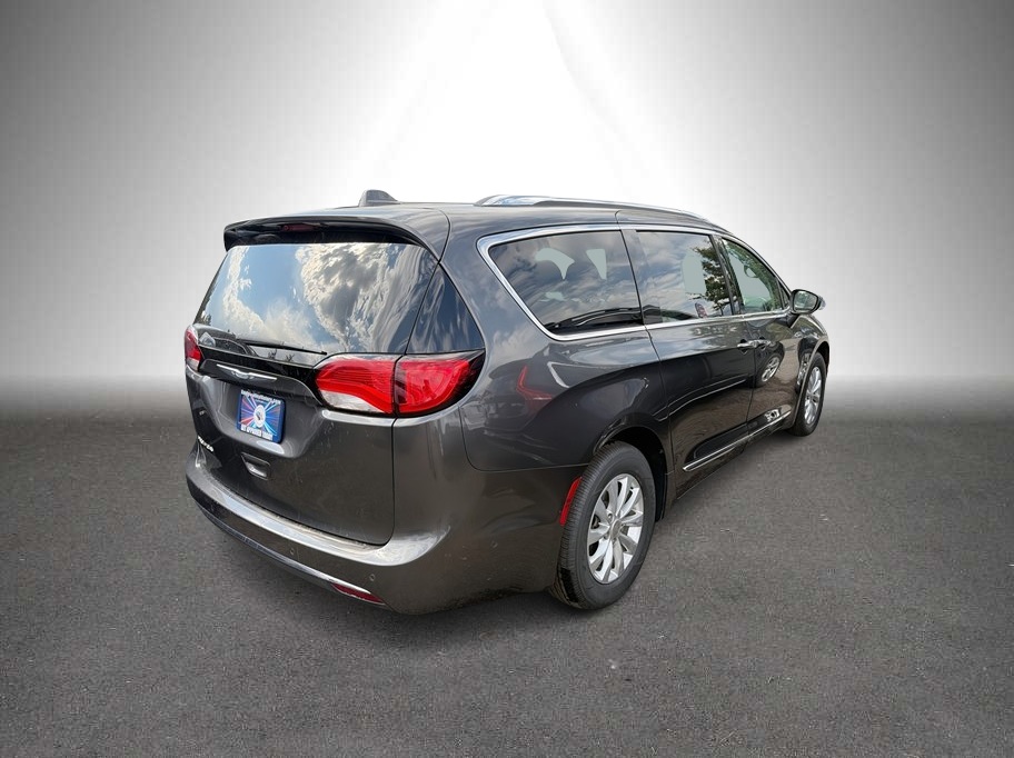 2018 Chrysler Pacifica photo 8