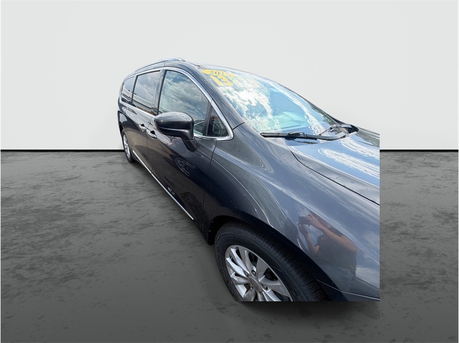 2018 Chrysler Pacifica photo 9