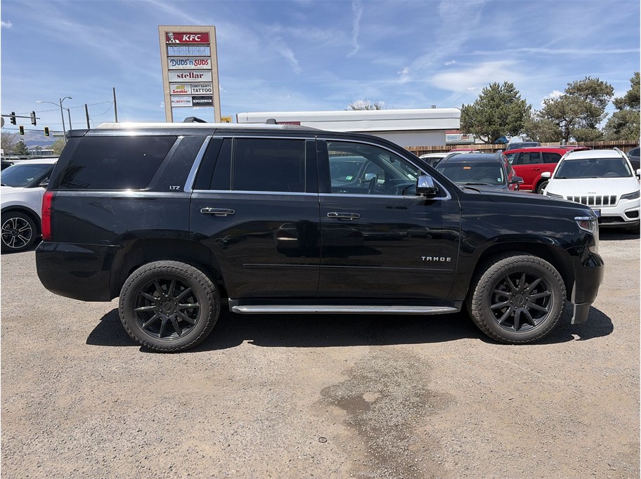 2016 Chevrolet Tahoe LTZ Sport Utility 4D - photo 9