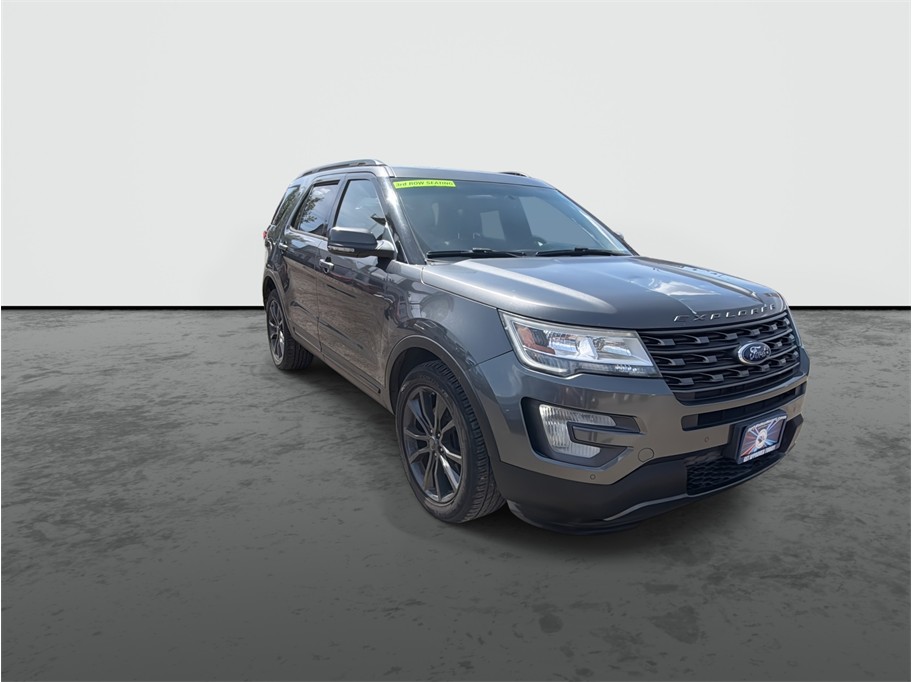 2017 Ford Explorer XLT Sport Utility 4D - photo 2