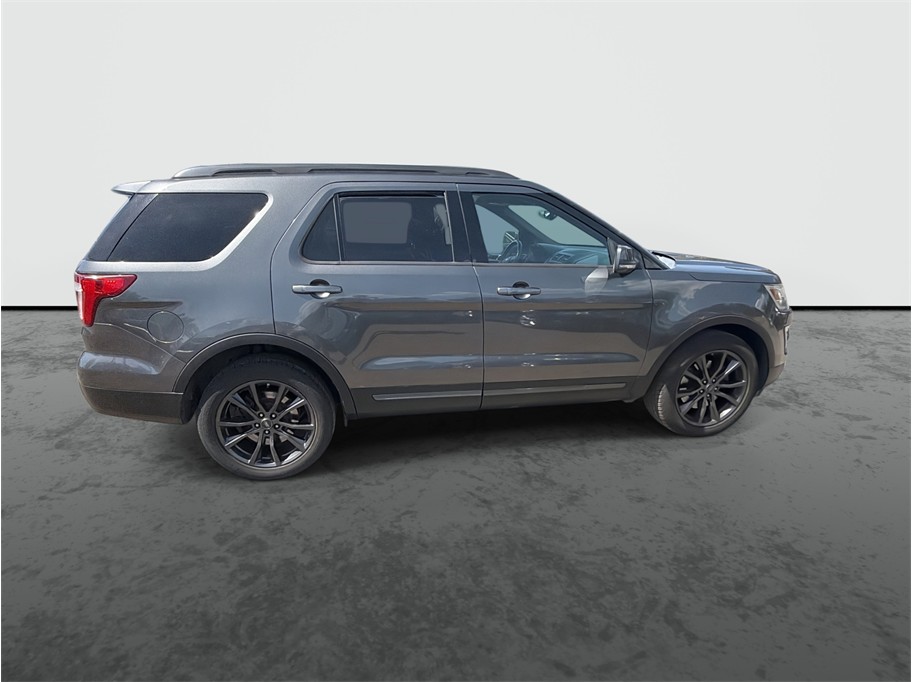 2017 Ford Explorer XLT Sport Utility 4D - photo 9