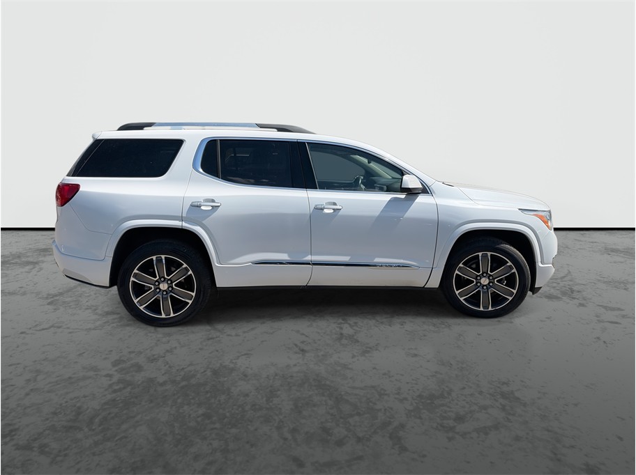 2018 GMC Acadia photo 9