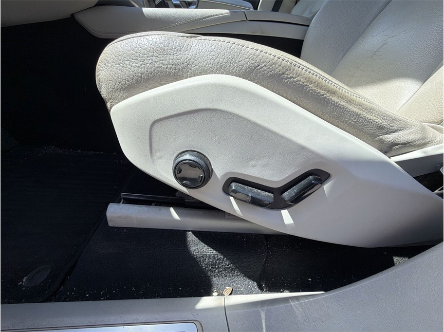 2016 Volvo XC90 T5 Momentum Sport Utility 4D - photo 14