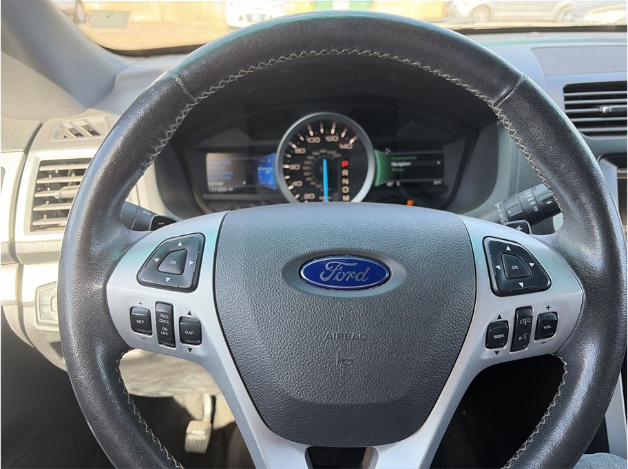 2015 Ford Explorer photo 11