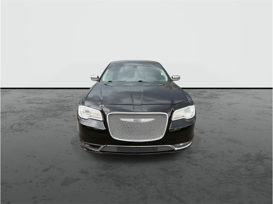 2018 Chrysler 300 photo 3