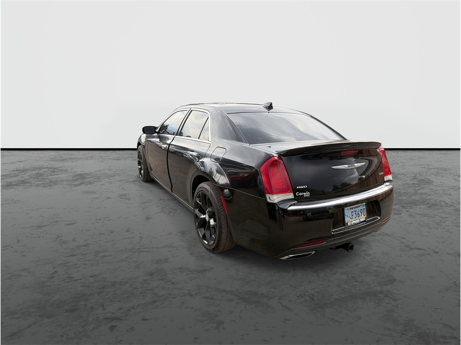 2018 Chrysler 300 photo 6