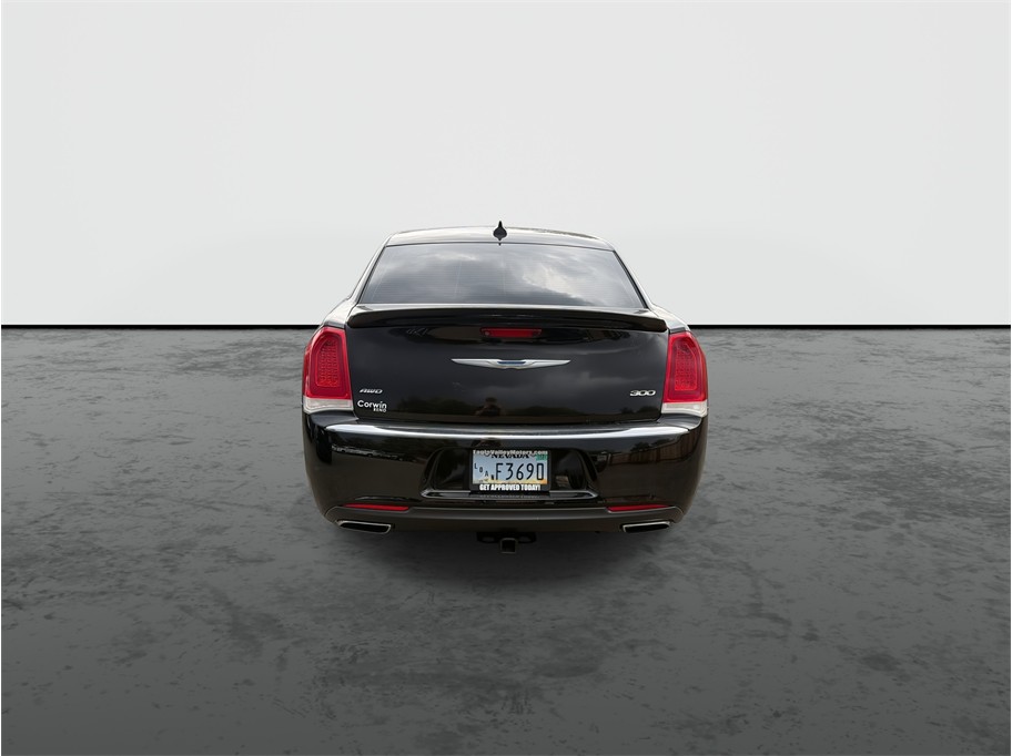 2018 Chrysler 300 photo 7