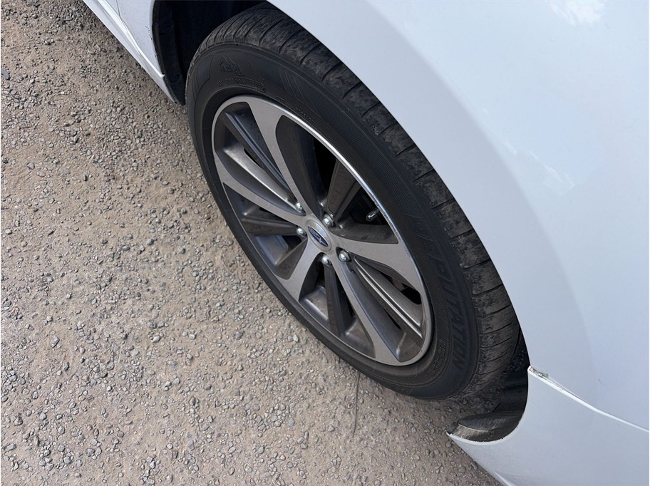 2017 Subaru Legacy photo 10