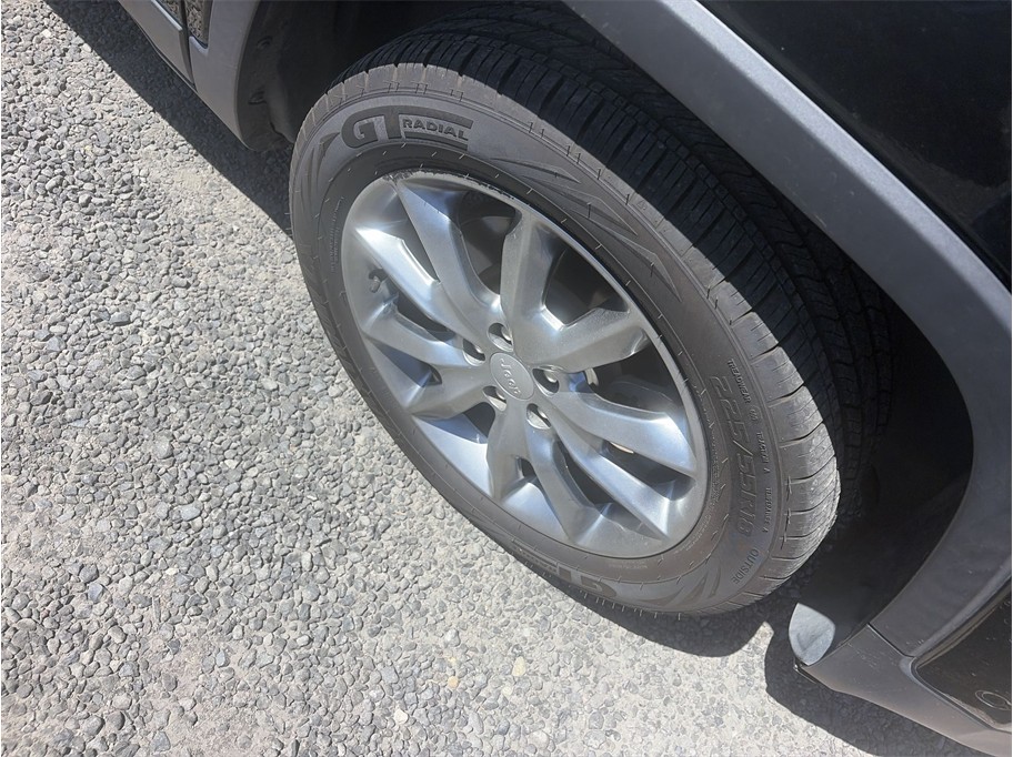 2018 Jeep Cherokee photo 10
