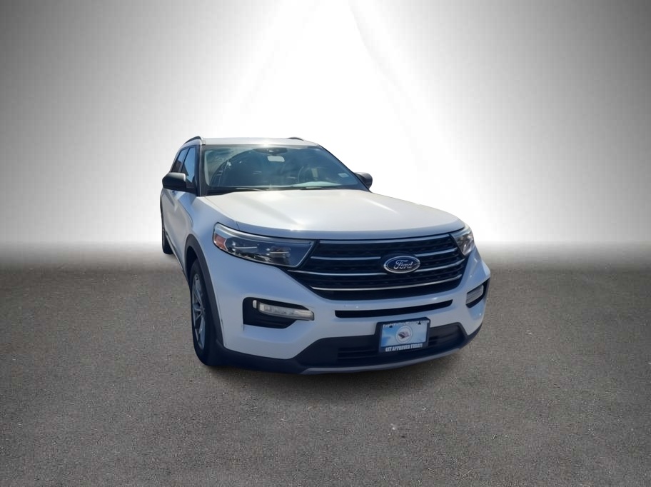 2020 Ford Explorer photo 2