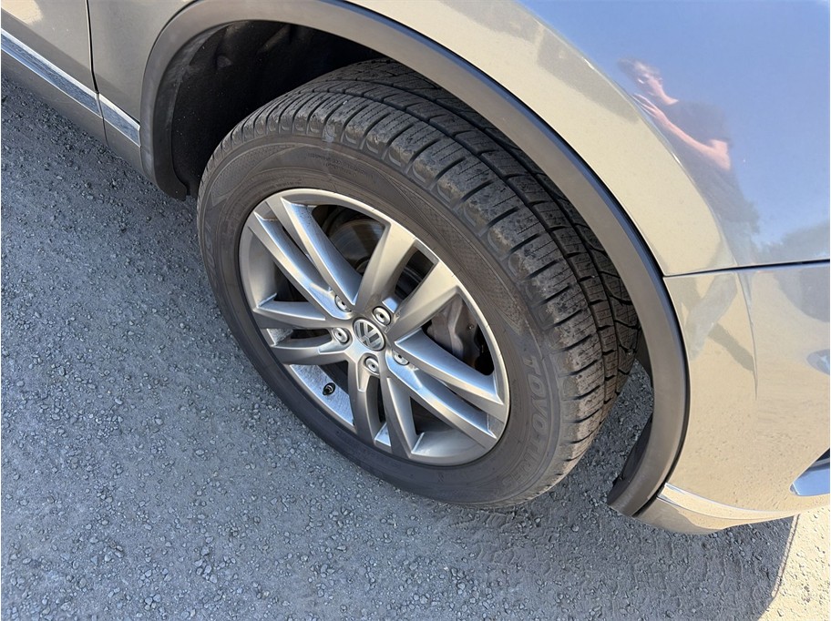 2016 Volkswagen Touareg photo 10