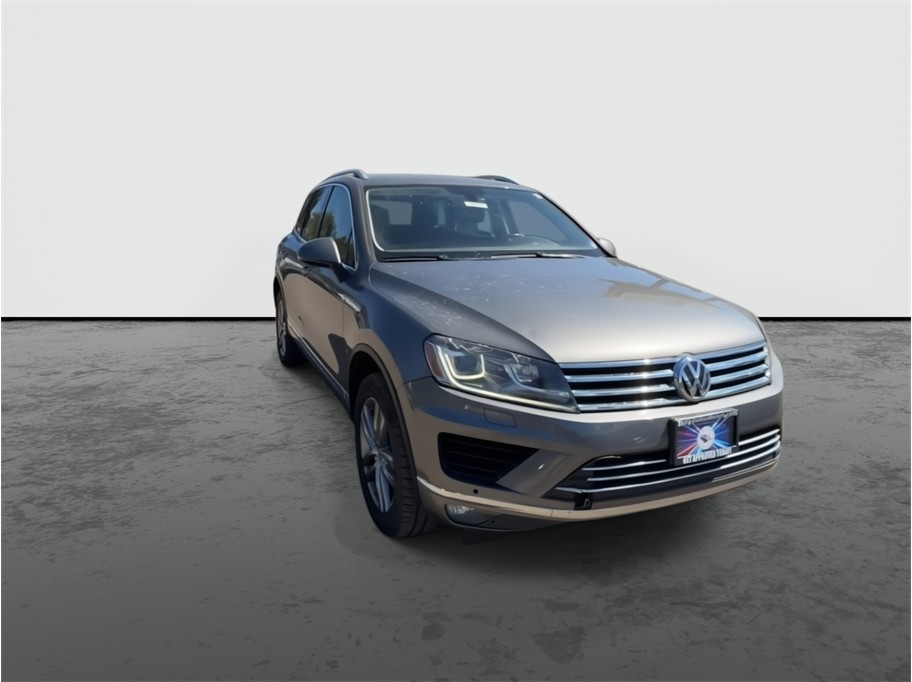2016 Volkswagen Touareg photo 2
