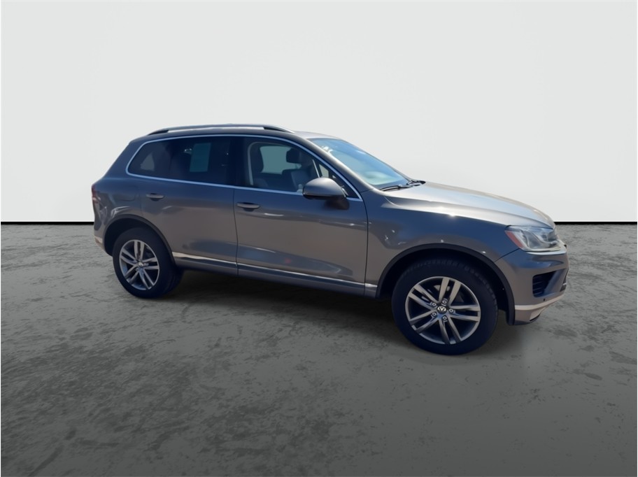 2016 Volkswagen Touareg photo 9