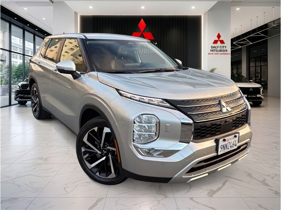 Silver 2024 Mitsubishi Outlander SE S-AWC SUV / Crossover All-Wheel Drive Continuously Variable Transmission