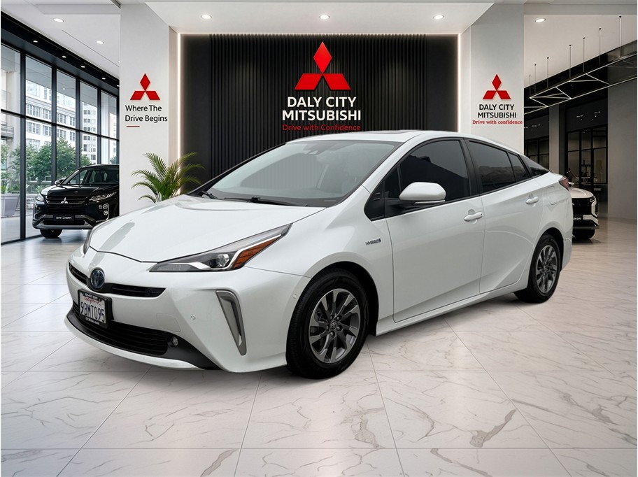 White 2022 Toyota Prius Hatchback Front-Wheel Drive Continuously Variable Transmission