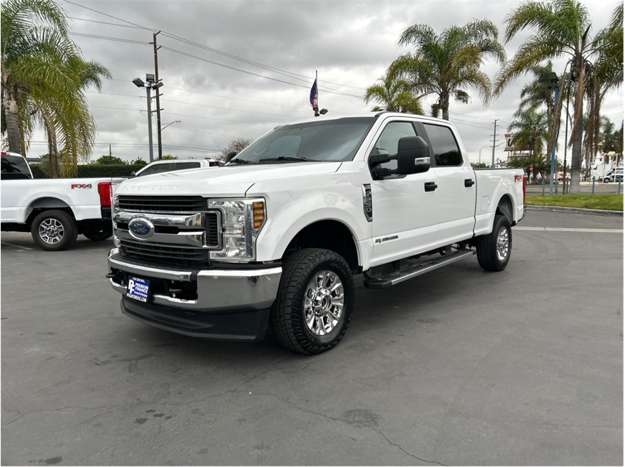 White 2019 Ford F-250 Super Duty XL Crew Cab 4WD Pickup Truck Four-Wheel Drive 6-Speed Automatic