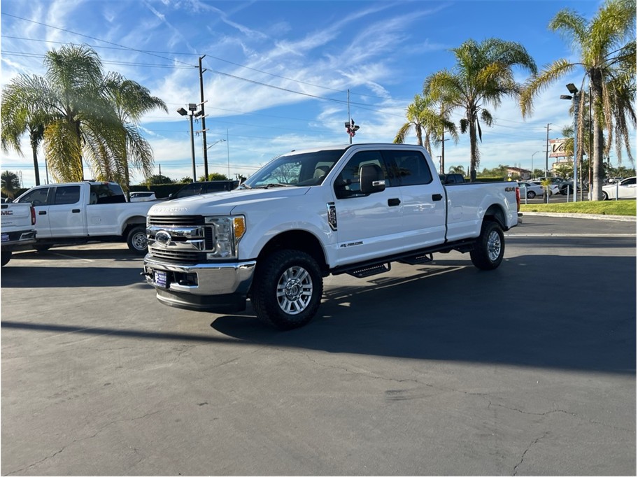 White 2017 Ford F-350 Super Duty XLT Crew Cab LB 4WD Pickup Truck Four-Wheel Drive 6-Speed Automatic