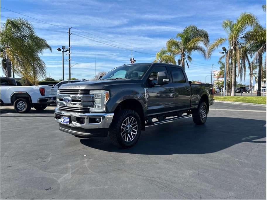 Gray 2017 Ford F-250 Super Duty Lariat Crew Cab 4WD Pickup Truck Four-Wheel Drive 6-Speed Automatic