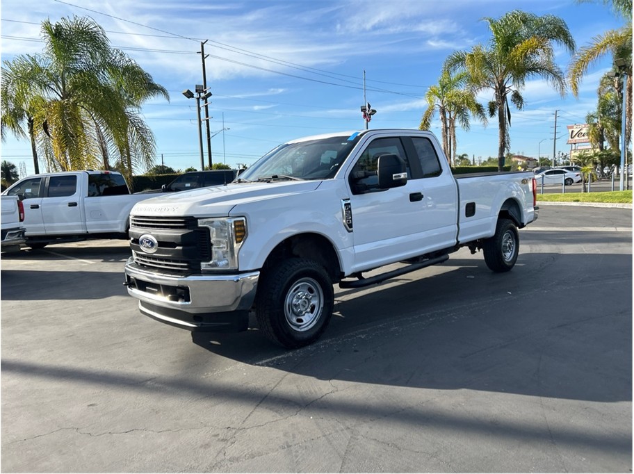 White 2019 Ford F-250 Super Duty XL SuperCab LB 4WD Pickup Truck Four-Wheel Drive 6-Speed Automatic