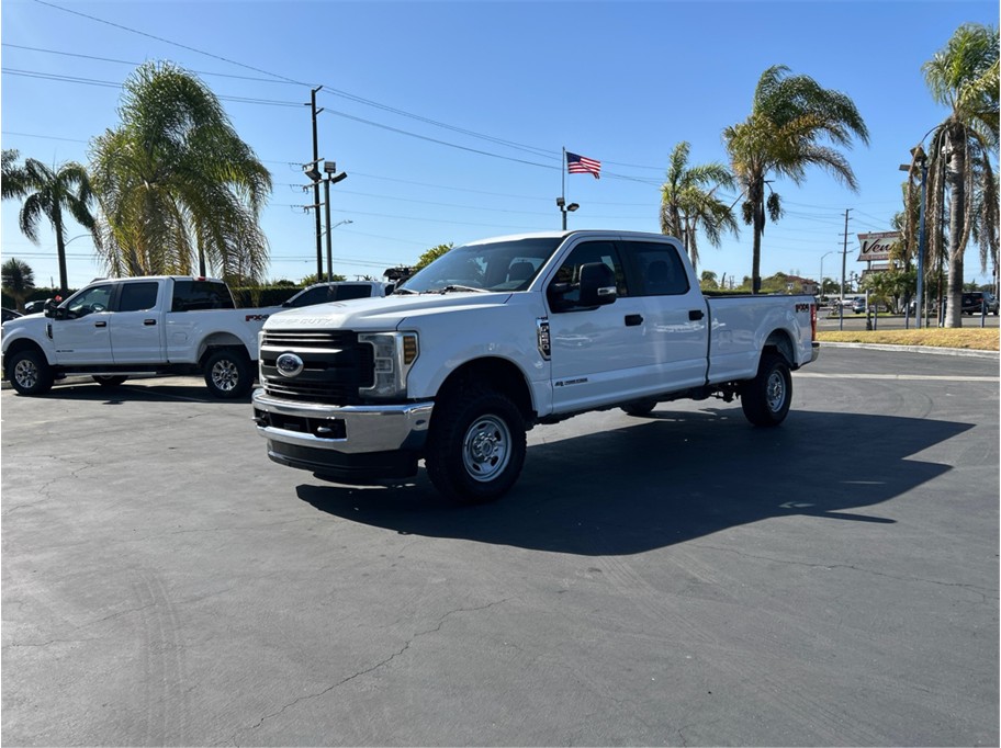 White 2019 Ford F-250 Super Duty XL Crew Cab LB 4WD Pickup Truck Four-Wheel Drive 6-Speed Automatic