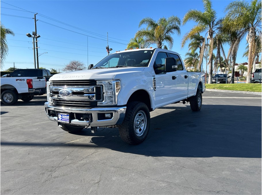 White 2018 Ford F-350 Super Duty XLT Crew Cab LB 4WD Pickup Truck Four-Wheel Drive 6-Speed Automatic