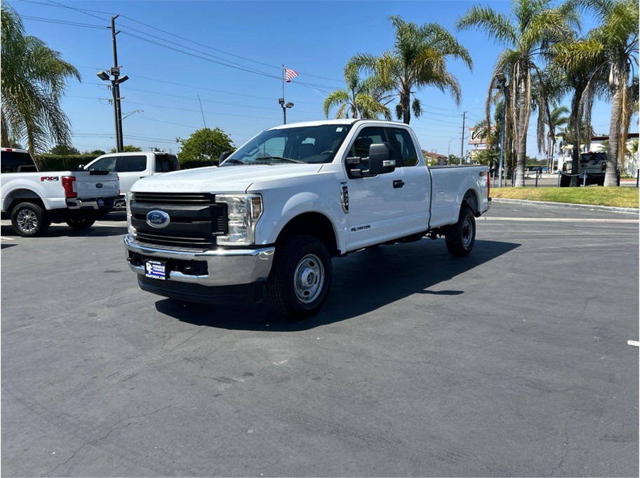 White 2018 Ford F-350 Super Duty XL SuperCab LB 4WD Pickup Truck Four-Wheel Drive 6-Speed Automatic