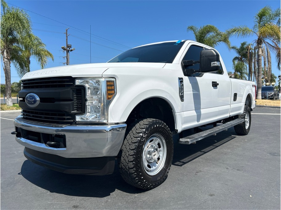 White 2019 Ford F-250 Super Duty Pickup Truck Four-Wheel Drive 6-Speed Automatic
