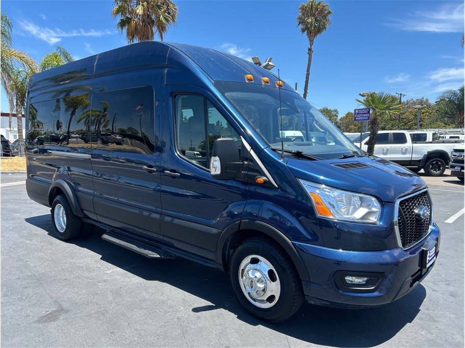 View vehicle photo 3