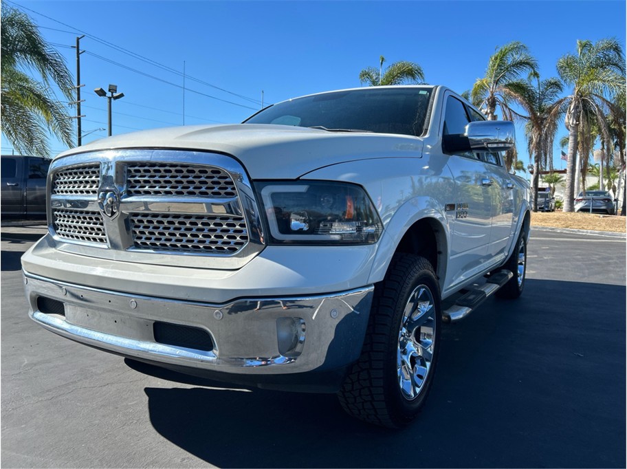 White 2017 RAM 1500 Pickup Truck Four-Wheel Drive 8-Speed Automatic