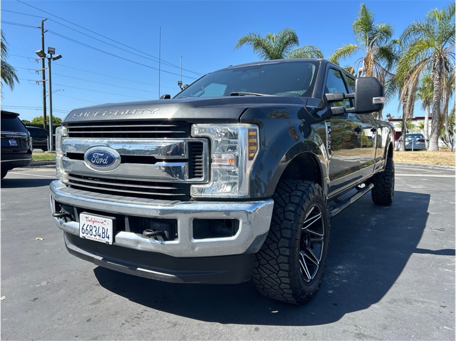Gray 2019 Ford F-250 Super Duty Pickup Truck Four-Wheel Drive 6-Speed Automatic