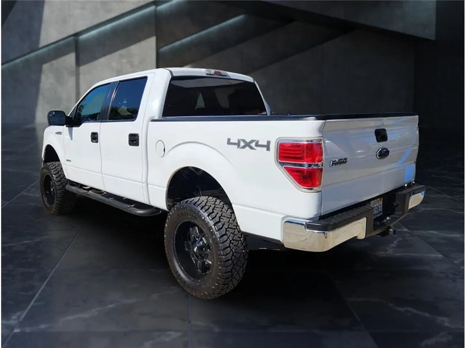 View vehicle photo 7