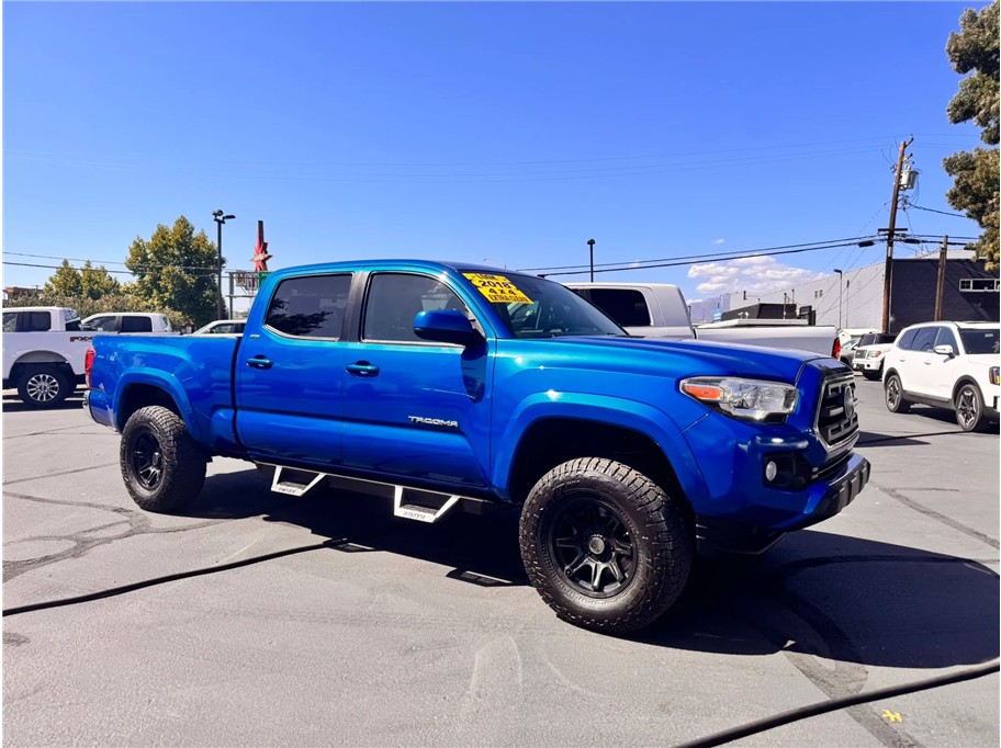  2018 Toyota Tacoma SR5 V6 Double Cab LB 4WD   